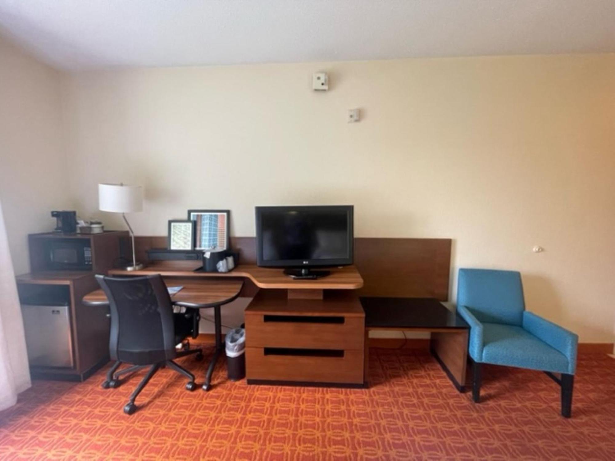 Fairfield Inn And Suites By Marriott Potomac Mills Woodbridge Exterior photo