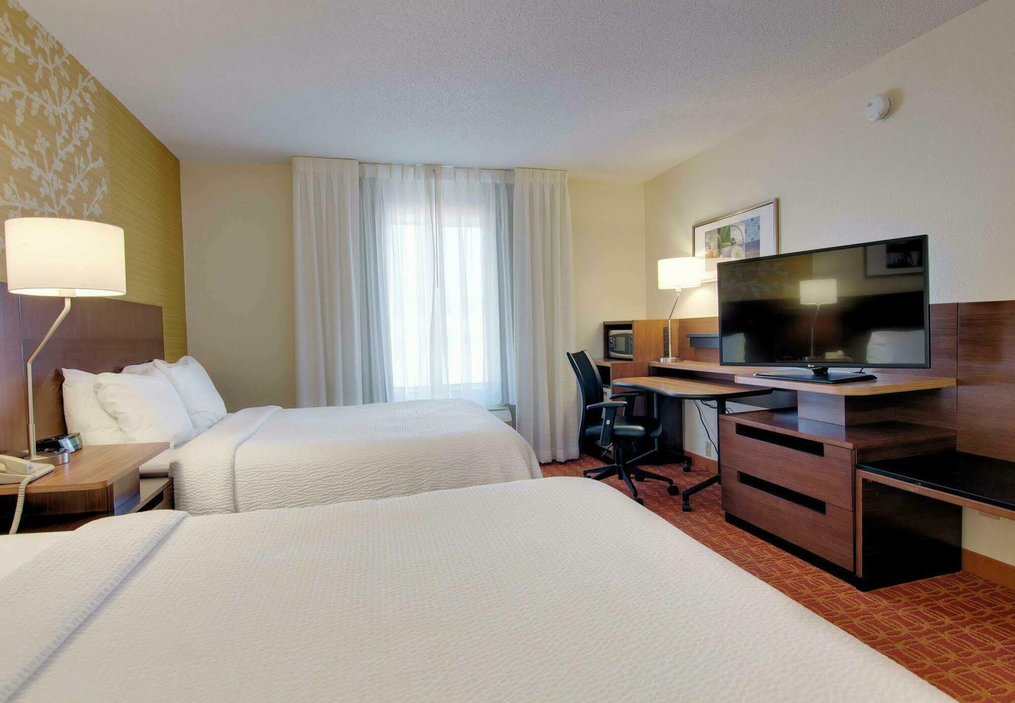 Fairfield Inn And Suites By Marriott Potomac Mills Woodbridge Exterior photo